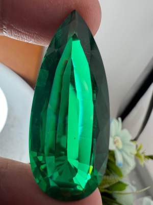 Long pear  LAB Green emerald 1 pieces  PEAR มรกต พลอยโคลัมเบีย LAB columbia Green Emerald 30X40 มม mm 1 เม็ด Pieces (พลอยสั่งเคราะเนื้อแข็ง)