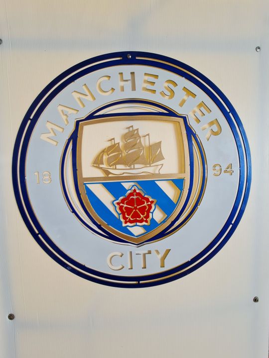 โลโก้-manchester-city-เหล็กตัดเลเซอร์ขนาด-50-50-cm-เหล็กหนา-3-มิล-น้ำหนัก-3-5-กิโลกรัม-แบบแขวนทำสีเหมือนจริง-สี-2k-สีพ่นรถยนต์ภายนอกขั้นตอนการทำเหมือนทำสีรถยนต์ภายนอกทุกขั้นตอน-สวยงาม-เงาทนไม่เสียรูป-