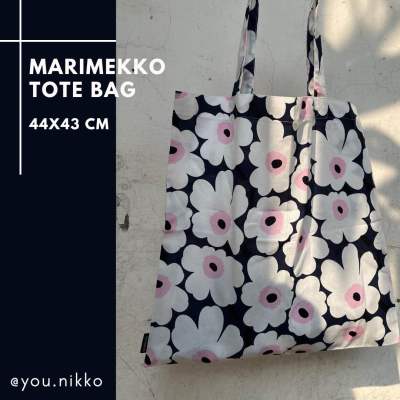 Marimekko tote bag ดอกสีขาวเล็ก ของแท้ 100% จากช้อป