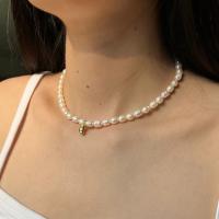 GB09 - Pearl Necklace