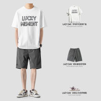 Lazy Day เสื้อผ้าผู้ชายออริจินัลเสื้อยืดแขนสั้นคอกลมพิมพ์ลายตัวอักษรแฟชั่นสไตล์อเมริกันสำหรับผู้ชายกางเกงยาวระดับเข่าแมทช์ลุคง่าย