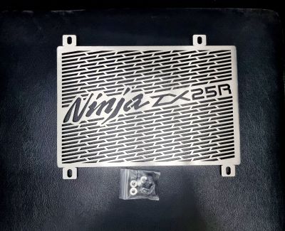 ตะแกรงหม้อน้ำ การ์ดหม้อน้ำ Ninja ZX25R หนา 2 มิล มาพร้อม น๊อต และ แผ่นยางรองกันกระแทกหม้อน้ำ งานสแตนเลส เกรด 304 แท้