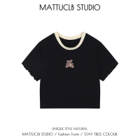 Mattuclb เสื้อทีเชิ้ตลายหมีน้อยเสื้อตัวสั้นสำหรับคนตัวเล็กเอวลอยหวานเผ็ดสีตัดกันเข้ารูปแขนสั้นใส่ช่วงฤดูร้อนสำหรับสาวๆ