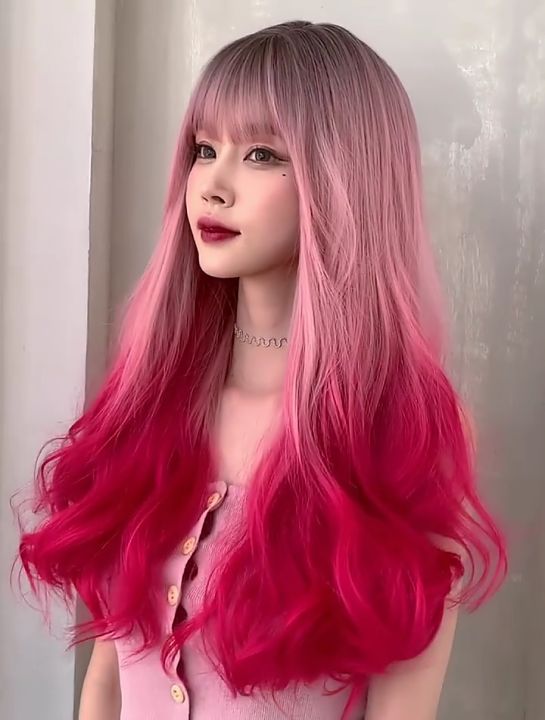 Tóc giả xoăn màu hồng chắc chắn sẽ khiến bạn trông rực rỡ và đầy sức sống. Hãy nhấp vào hình ảnh để khám phá những kiểu tóc xoăn màu hồng đẹp và phù hợp với nhiều phong cách. Với tóc giả này, bạn sẽ tỏa sáng và thu hút mọi ánh nhìn xung quanh.