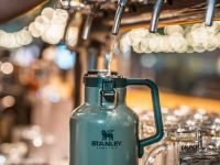 Stanley CLASSIC EASY-POUR GROWLER 32oz - Hammerton Green กระติกใส่น้ำ ปากใหญ่ เทง่าย ใส่ง่าย ถือสบาย