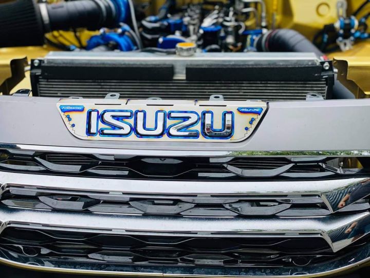 ครอบโลโก้-ครอบโลโก้ไดร์ไทเท-ครอบโลโก้สแตนเลส-isuzu-mu-x-แบรนด์-kitracing