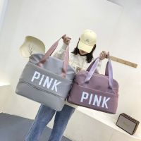 กระเป๋าเสื้อผ้ากันน้ำ มีช่องเสียบกระเป๋าเดินทาง กระเป๋าPINK สามารถขยายขนาดด้านล่างได้ กระเป๋าเสริมเดินทาง