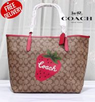 กระเป๋าสะพาย City Tote In Signature Canvas With Wild Strawberry