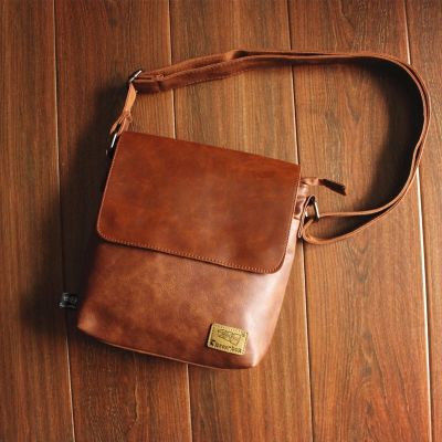 [Taobao]กระเป๋าผู้ชาย thbox  กระเป๋าสะพายข้างแฟชั่นอินเทรนด์ทรงแนวตั้ง  กระเป๋าเป้ใบเล็กธุรกิจTH