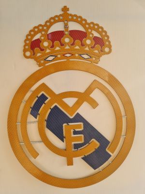 โลโก้ Real Madrid เหล็กตัดเลเซอร์ ขนาด 60x43 เซนติเมตร เหล็กหนา 3 มิลลิเมตร แบบแขวน ติดฝาผนังพ่นสีเหมือนจริงใช้สี 2K สีพ่นรถยนต์ภายนอกสวยงามคงทนทนแดดทนฝนไม่เป็นสนิมขั้นตอนการทำเหมือนทำสีรถยนต์ภายนอกทุกขั้นตอนติดตั้งได้ทั้งภายนอกภายในอาคารบ้านเรือน