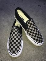 ขายรองเท้ามือสอง vans Slip on สภาพเต็ม 99% พื้นเต็มครับ พิจารณาตามรูปภาพน่ะครับ Size " 42 ‘ 9 US  ‘ 270 CM ‘