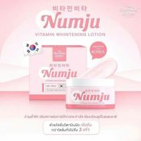 ครีมนัมจู  Numju Vitamin Whitening Lotion หัวเชื้อโลชั่นวิตามินเกาหลีเข้มข้น ครีมเร่งขาว ช่วยปรับสภาพผิวกายกระจ่างใสสม่ำเสมอ มีส่วนผสมของจัสมินออแกนิคเชียร์ วิตามินนำเข้าจากประเทศเกาหลี เข้มข้นกว่าโลชั่นทั่วไป 3 เท่า สารสกัดจากธรรมชาตินานาชนิด (100 ml)