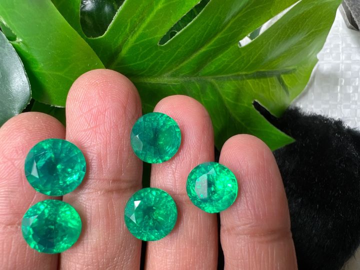 10mm weight 21 carats lab emerald