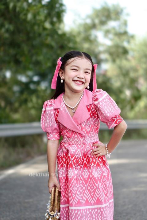 de-13-เดรสผ้าฝ้าย-เดรสผ้าไทย-คอปก-สีชมพู-ชุดไทยเด็กหญิง