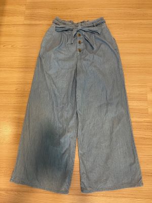 กางเกงยีนส์ผ้าบาง Gu สภาพสวยมากค่ะ ไซส์ L  เอว 28-30