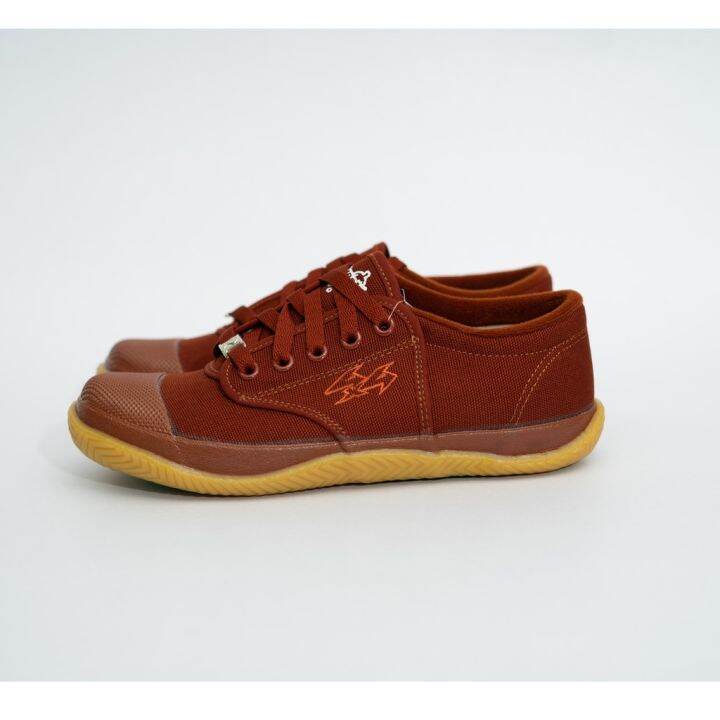 breaker futsal shoes