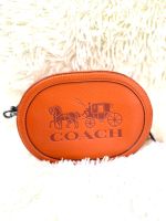 กระเป๋า Coach สะพายข้างสีน้ำตาลส้มอิฐ ลายรถม้า ขนาด 8 นิ้ว