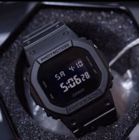 CASIO จี-SHOCK รุ่น DW-5600BB-1DR นาฬิกาข้อมือผู้ชายสีดำ รุ่นยักษ์เล็ก - มั่นใจ ของแท้ 100% ประกันเซ็นทรัล CMG 1 ปีเต็ม