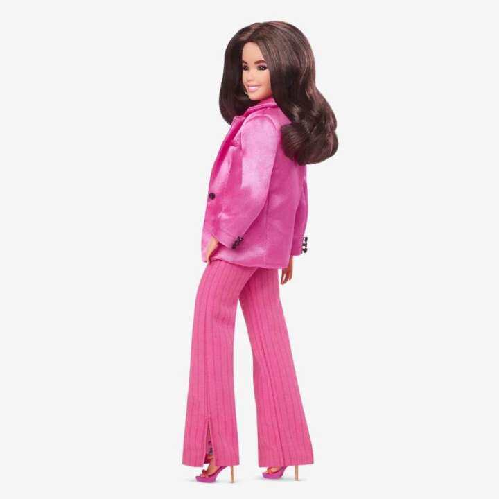 barbie-the-movie-gloria-doll-wearing-pink-power-pantsuit-บาร์บี้-เดอะ-มูฟวี่-กลอเรียสวมชุดพาวเวอร์แพนท์สีชมพู-รุ่น-hpj98