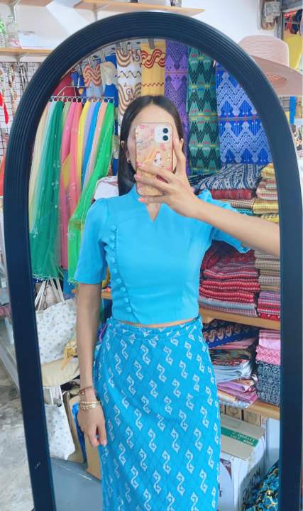 เสื้อสีฟ้า-เสื้อวันแม่-งานไหมพม่า-ตัดเข้ารูป-ทรงสวย-งานตัดมือ
