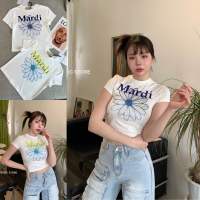 Mardi crop • ??  เสื้อCrop สุดคิ้ว พิมพ์ลายดอกไม้คมชัด ตรงตามแบรนด์รุ่นนี้ทรงนี้กำลังฮิตมากๆ ใส่อากาศร้อนๆคือดีย์ แมทช์กับอะไรก็น่ารักต้องนะค้า  Colors : ขาว ดำ  BRAND : VALEN BASIC STORE  Size อก30-38” ความยาว18”