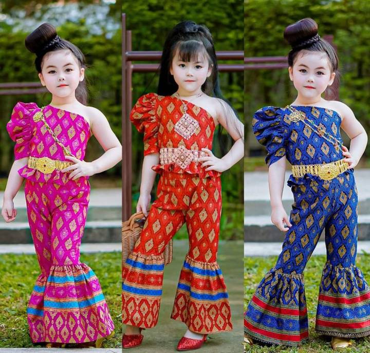 ชุดไทยเด็ก-ชุดไทยเด็กผู้หญิง-ชุดไทยอนุบาล-ชุดไทยประยุกต์-ชุดไทยใส่ไปโรงเรียน-ชุดผ้าไทยเด็ก-ชุดเซทเสื้อเปิดไหล่แขนพองผ้าพิมพ์ทองลายไทย-กางเกงขาบาน