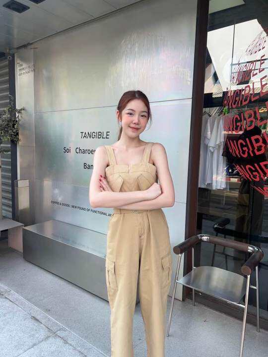 จั๊มสูทขายาว-ทรงเอี๊ยม-รุ่น-seam-jumpsuit-งานเย็บตะเข็บ-มีหลายสี-แลเผ้าหนามากๆ