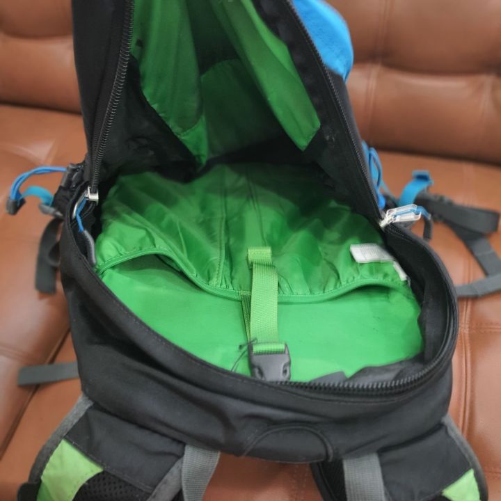 กระเป๋าเป้-the-north-face-รุ่น-hot-shot-สีเขียวดำ-สภาพพอใช้
