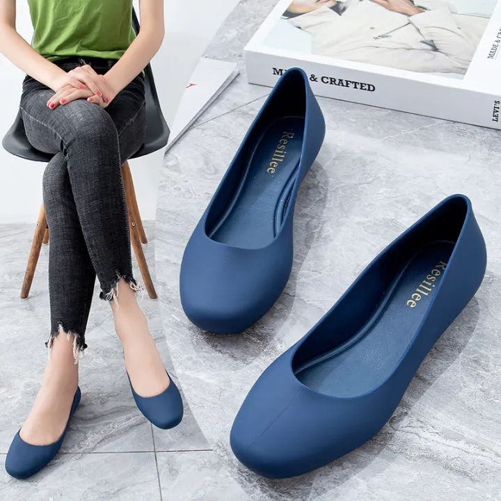 closed toe waterproof shoes