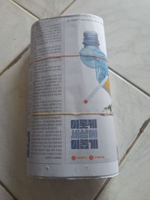 หนังสิอพิมพ์แบ่งขาย หนังสือพิมพ์เกาหลี  หนา สะอาด น้ำหนัก 1 กิโลกรัม ใช้สำหรับติดชิ้นงานก่อนพ่นสี