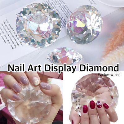 โชว์สวย!! เพชรเม็ดใหญ่ เพชรโชว์เล็บ เพชรถือถ่ายรูป เพชรตกแต่ง  Nail Art Display 80mm Transparent Holographic Glass Crystal Diamond Hand Model Shoot Ornament Jewelry Salon Manicure Tool