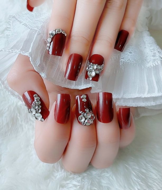 Top 20 mẫu móng tay đính đá đẹp màu đỏ hot trend