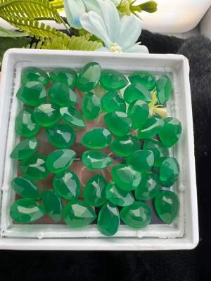 Lab Jade oval shape 10x12 mm 2 pieces(2 เม็ด) ยกเขียว พลอย สังเคราะห์ สี เขียวหยก พม่า SYNTHETIC JADE BURMA GREEN (2 เม็ด)