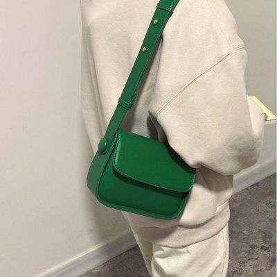 [พร้อมส่ง]Luna bag กระเป๋าสะพายข้างสีใหม่ เขียวเหนี่ยวทรัพย์