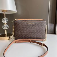 ?️กระเป๋าMK Michael Kors Jet Set Item Large Crossbody

35F8GTTC3B