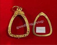 กรอบพับหลังเลี่ยมกันน้ำ เนื้อสตางค์ ชุบน้ำทอง18k ไม่ลอกไม่ดำ  งานแกะมือทำมือทั้งใบ