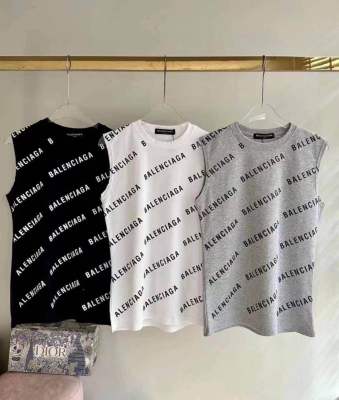 เสื้อกล้าม Balenciaga แบบคอลใหม่