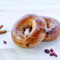 Cinnamon Cranberry Bagel 4 pcs. (100g./ pc) เบเกลอบเชยเคนเบอรี่ ชุด 4 ชิ้น ( 100 กรัม/ชิ้น)