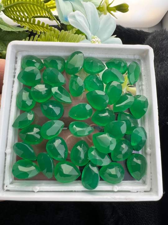 lab-jade-oval-shape-10x12-mm-2-pieces-2-เม็ด-ยกเขียว-พลอย-สังเคราะห์-สี-เขียวหยก-พม่า-synthetic-jade-burma-green-2-เม็ด