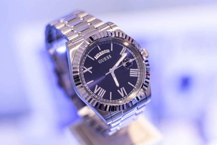 นาฬิกาข้อมือ-guess-connoisseur-men-watches-silver-stainless-steel-case