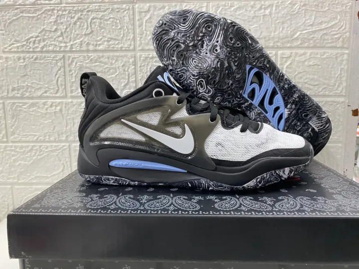 kd x black and white