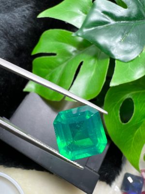 9 carats 13mm lab emerald
