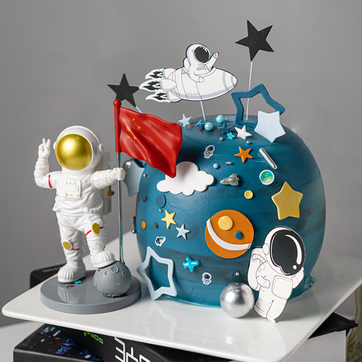 Astronaut Cake Decorating Photos