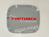 ครอบฝาถัง TOYOTA FORTUNER ฟอร์จูนเนอร์ปี 2015-2022 สีโครเมี่ยมโลโก้แดง