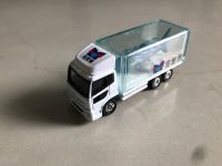 โมเดลรถเหล็ก Tomica รถบรรทุกปลา Nissan diesel Quon