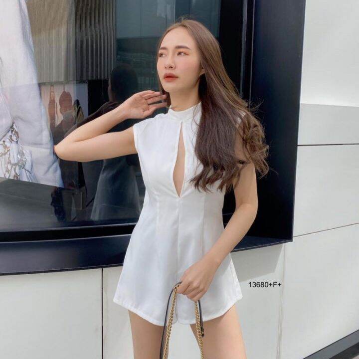 13680-จั้มสูทแขนกุดขาสั้น-แหวกอก