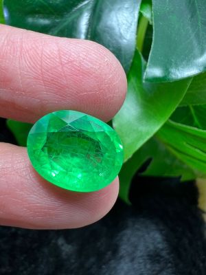 Lab columbian emerald 10.85 carats size 10x13mm 1 pieces พลอย columbia โคลัมเบีย Green&nbsp;Emerald&nbsp;มรกต ผลิตจาก สวิส lab CORUNDUM  oval shape  carats (พลอยสั่งเคราะเนื้อแข็ง)