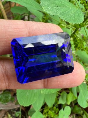 ไพลิน blue sapphire สี น้ำเงิน เนื้ออ่อน ของเทียม LAB MADE BLUE SPINEL ( EMERALD CUT ( รูป SHAPE ) 20X25 MM มม 1 เม็ด