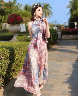 P016-014 PIMNADACLOSET - Sleeveless Tartan Pleated Maxi Dress