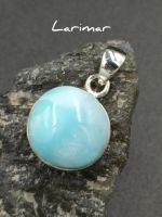 ? จี้ ลาริมาร์ สีน้ำทะเล สวยๆ บนเรือนเงินเเท้ 925 ( Larimar Pendant )

? ขนาด 18×18×10 มม. ไม่รวมข้อ
✨ ตัวเรือนเงินเเท้ 925
? น้ำหนัก 7.5 กรัม
?️ มี VDO สวยๆ